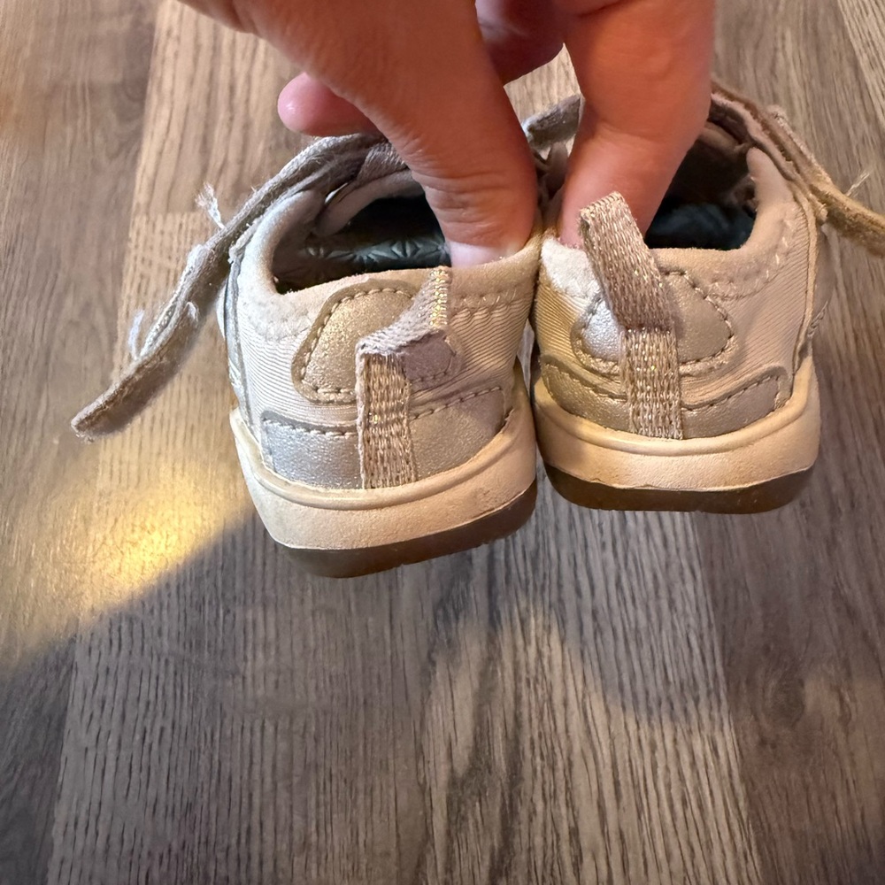 Toddler Keen sandals size 4 - Picture 5 of 5